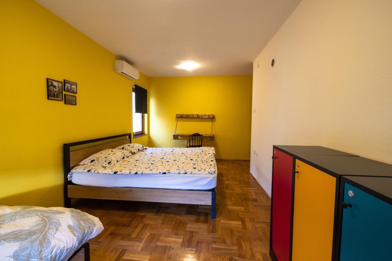 Hostel Prishtina Backpackers 普里什蒂纳 外观 照片